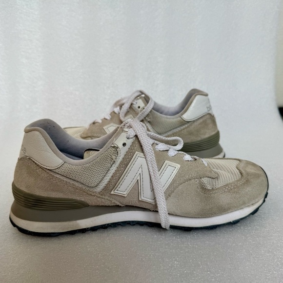 New Balance 574 Core Sneaker in Nimbus Cloud in Size 8.5 - Picture 4 of 12